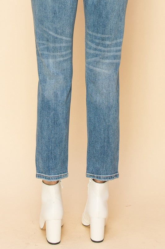 HIGH RISE STRETCH DISTRESSED MOM JEANS - Panther®