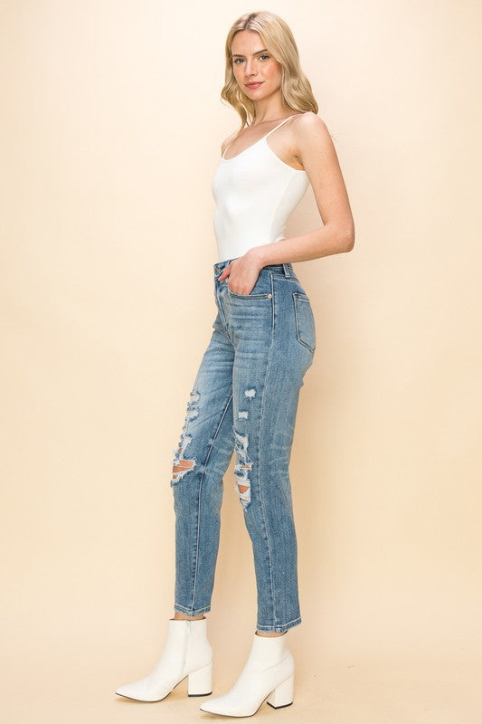 HIGH RISE STRETCH DISTRESSED MOM JEANS - Panther®